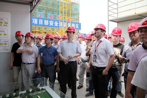 市建设局组织召开文明施工现场观摩会